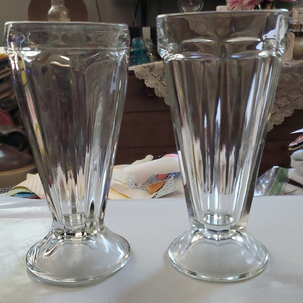 Elegant Clear Glass Ice Cream Sundae Cups